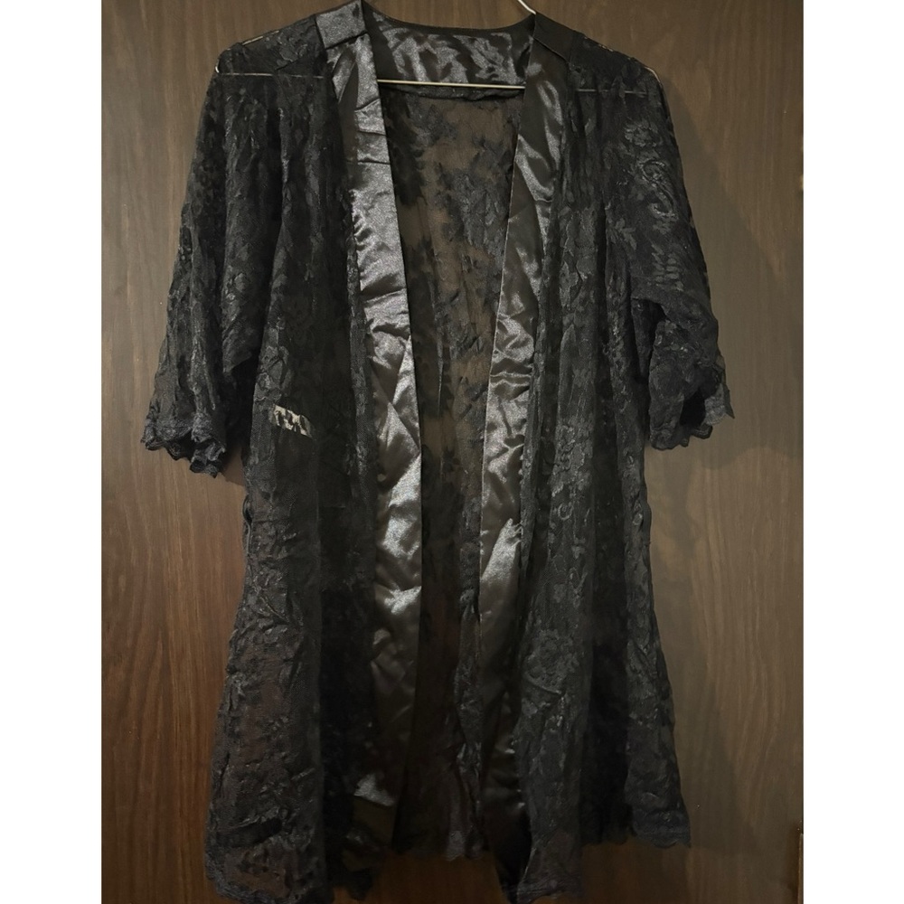 Elegant Black Lace Robe